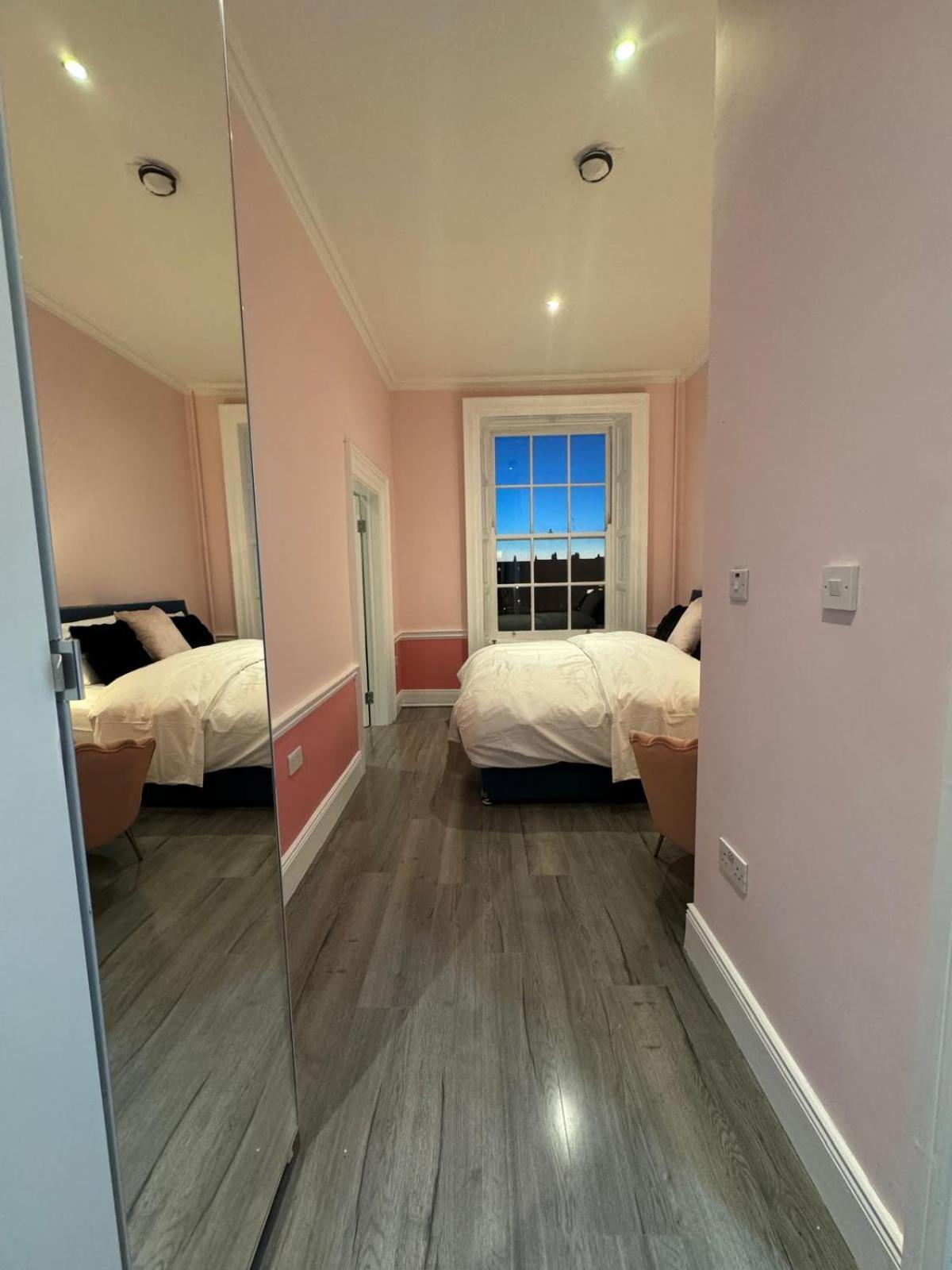 Deluxe Georgian Dublin 1 Private Rooms — Photos 3